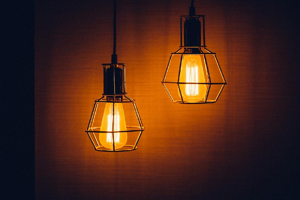 Jak dobrze wybrać lampy do naszego domu?